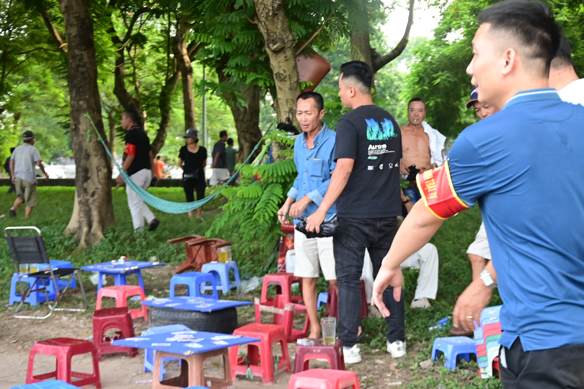 Gần 100 CBCS Công an quận Ngô Quyền vây bắt nhóm đối tượng đánh bạc tại khu vực hồ An Biên